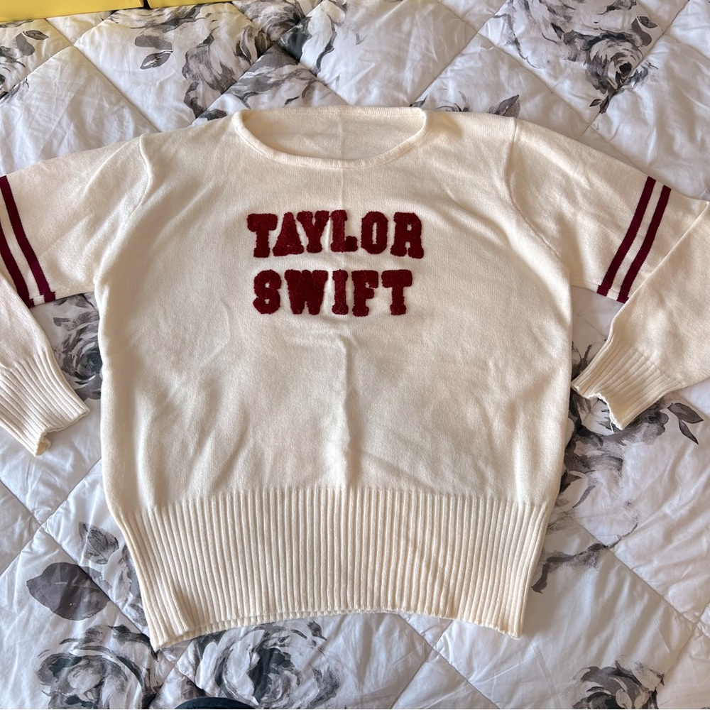 Taylor Swift Knit Sweater size medium NWOT